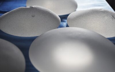 Résultats naturels après implants mammaires : ce qu’il est réaliste d’attendre aujourd’hui